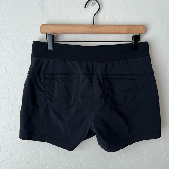 Athleta Trekkie shorts black 6 - Picture 4 of 8